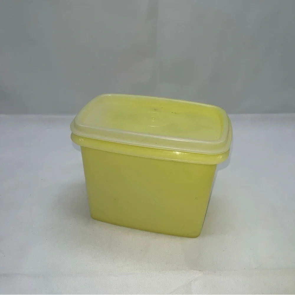 Vintage Tupperware Yellow Beverage Buddy 587 2-Qt Pitcher Pour Seal & Handle ++
